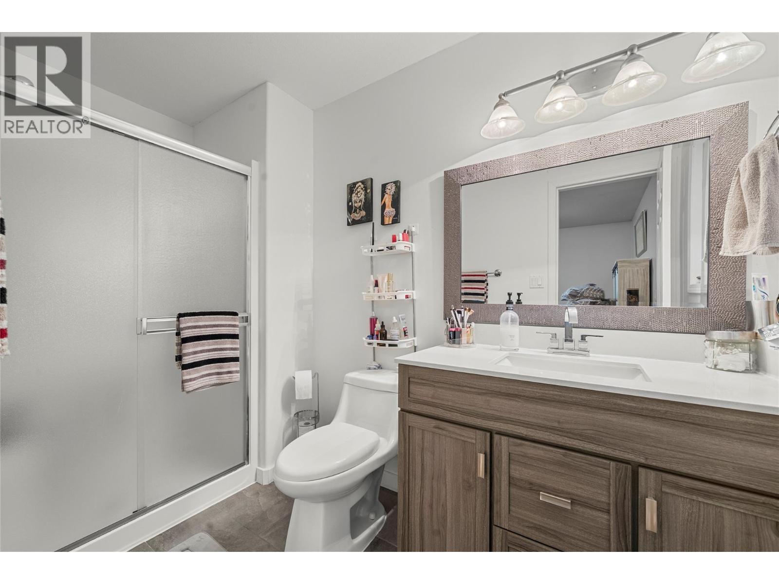 2421 Mount Tuam Crescent, Sorrento, BC - Indoor Photo Showing Bathroom