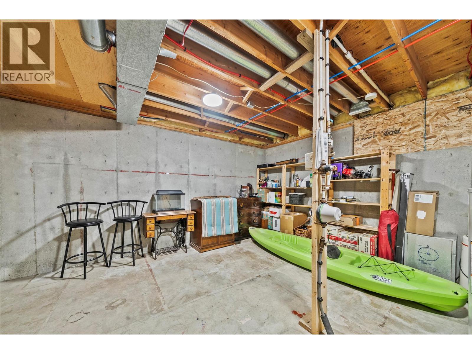 2421 Mount Tuam Crescent, Sorrento, BC - Indoor Photo Showing Basement
