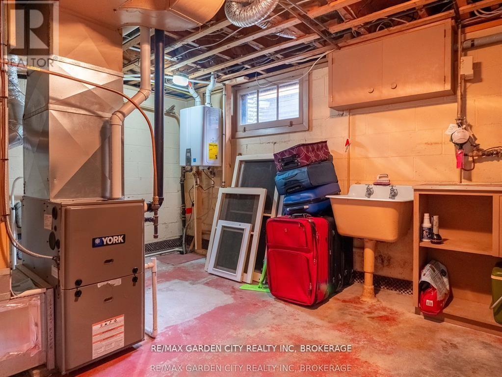 46 Henley Drive, St. Catharines (Martindale Pond), ON - Indoor Photo Showing Basement