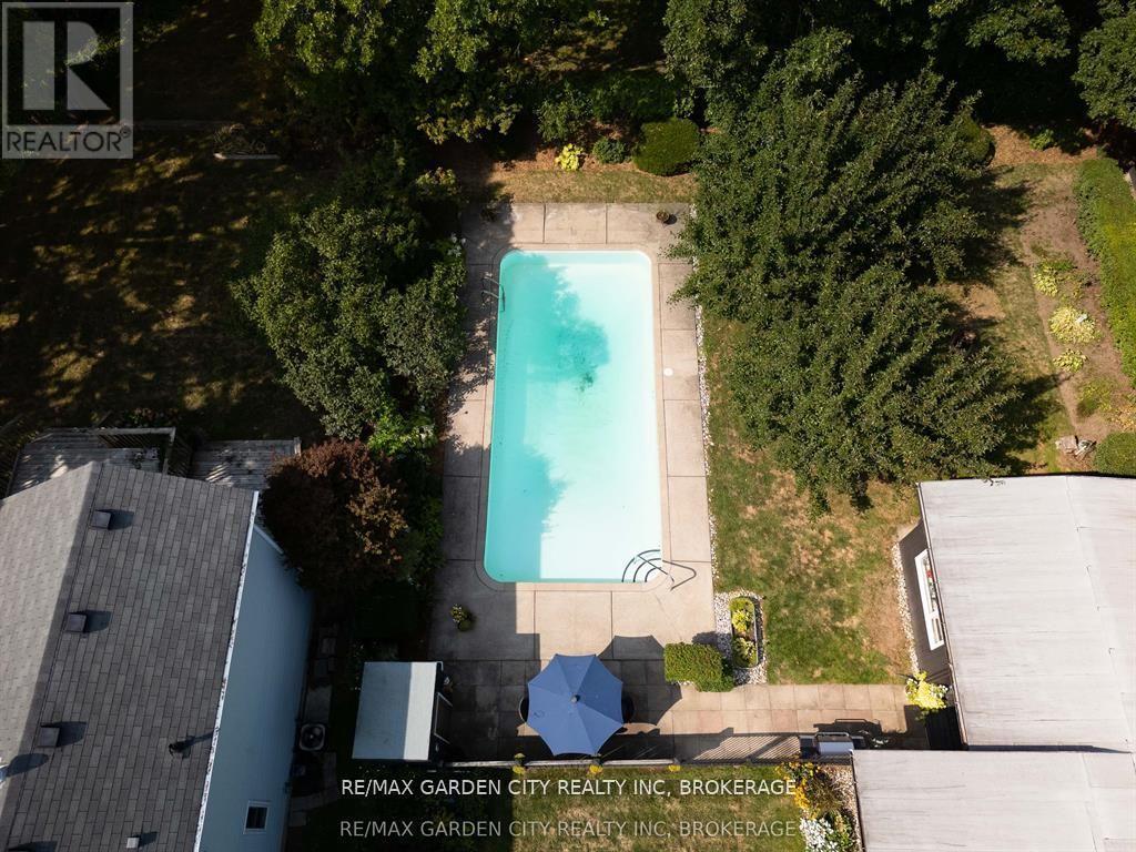 46 Henley Drive, St. Catharines (Martindale Pond), ON - Outdoor With In Ground Pool