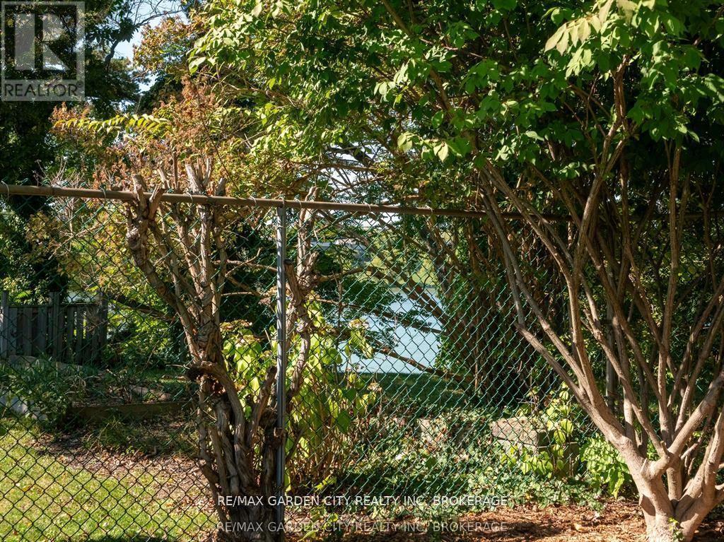 46 Henley Drive, St. Catharines (Martindale Pond), ON - Outdoor