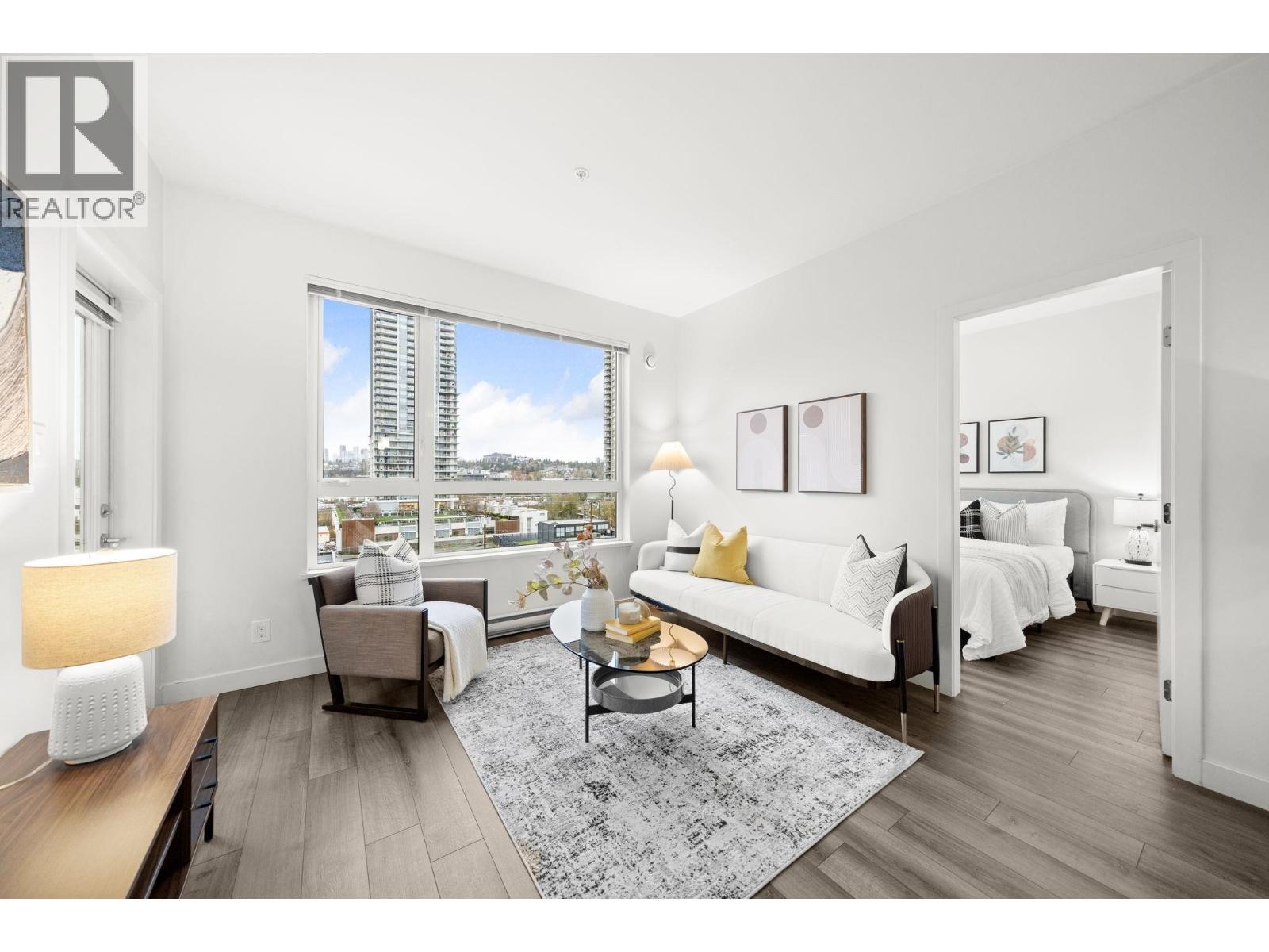 511 2188 Madison Avenue, Burnaby, BC - Indoor Photo Showing Living Room
