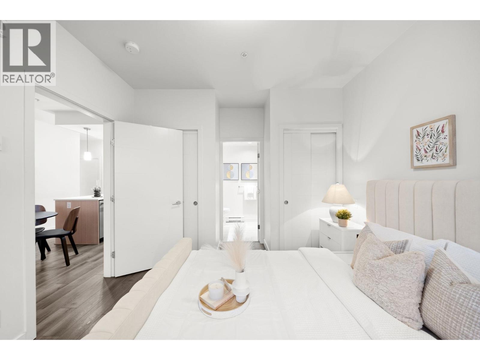 511 2188 Madison Avenue, Burnaby, BC - Indoor Photo Showing Bedroom