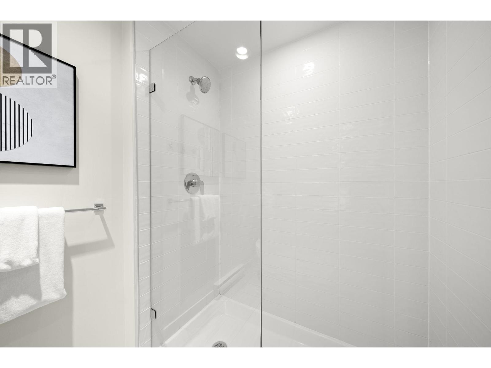 511 2188 Madison Avenue, Burnaby, BC - Indoor Photo Showing Bathroom