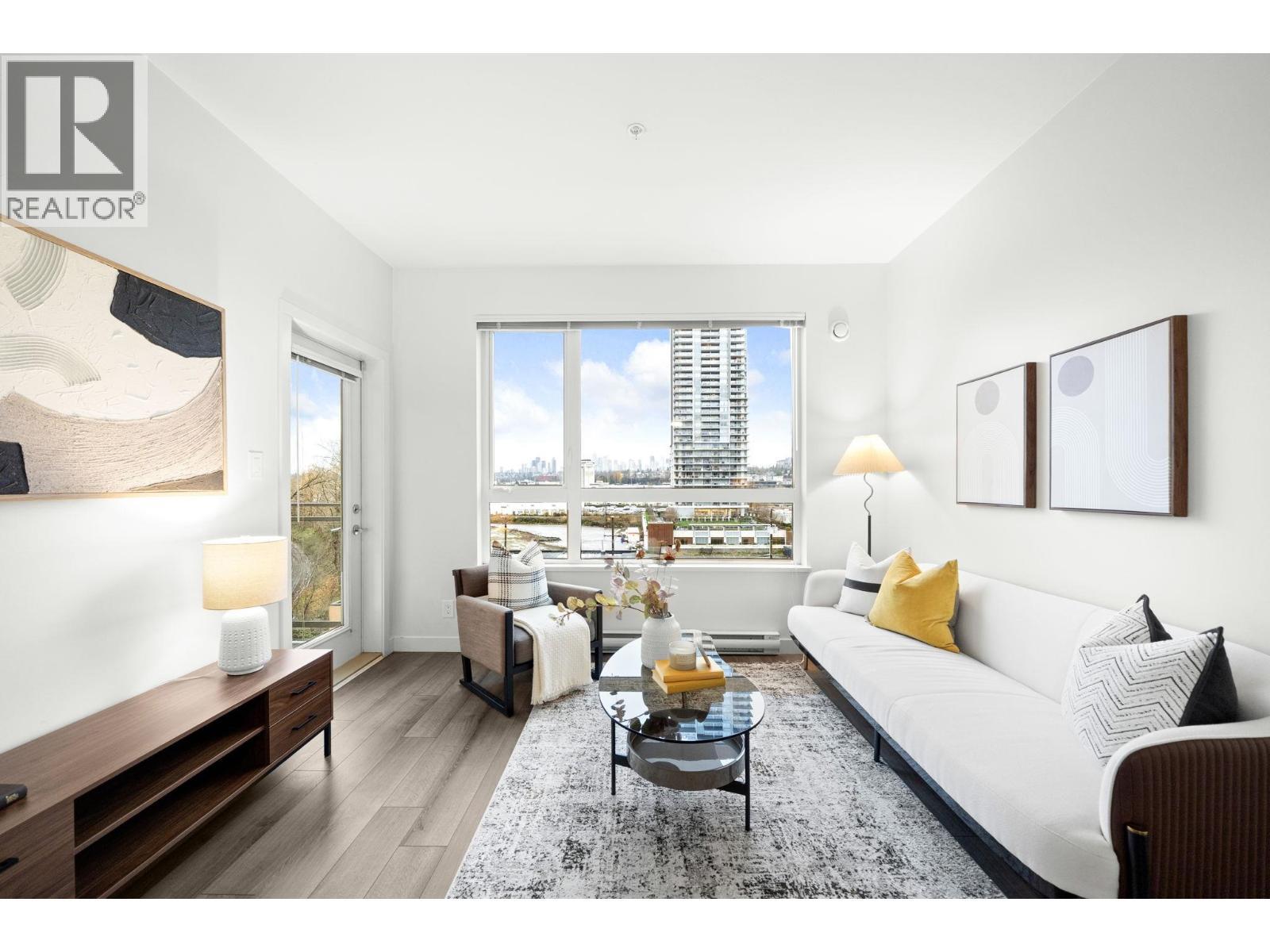 511 2188 Madison Avenue, Burnaby, BC - Indoor Photo Showing Living Room