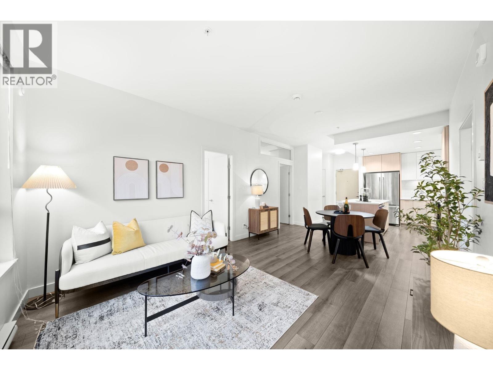 511 2188 Madison Avenue, Burnaby, BC - Indoor Photo Showing Living Room