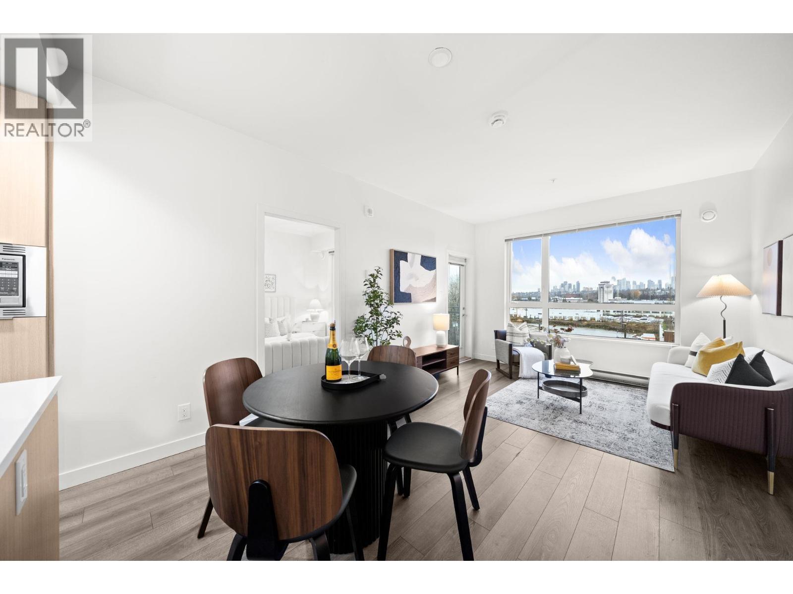 511 2188 Madison Avenue, Burnaby, BC - Indoor