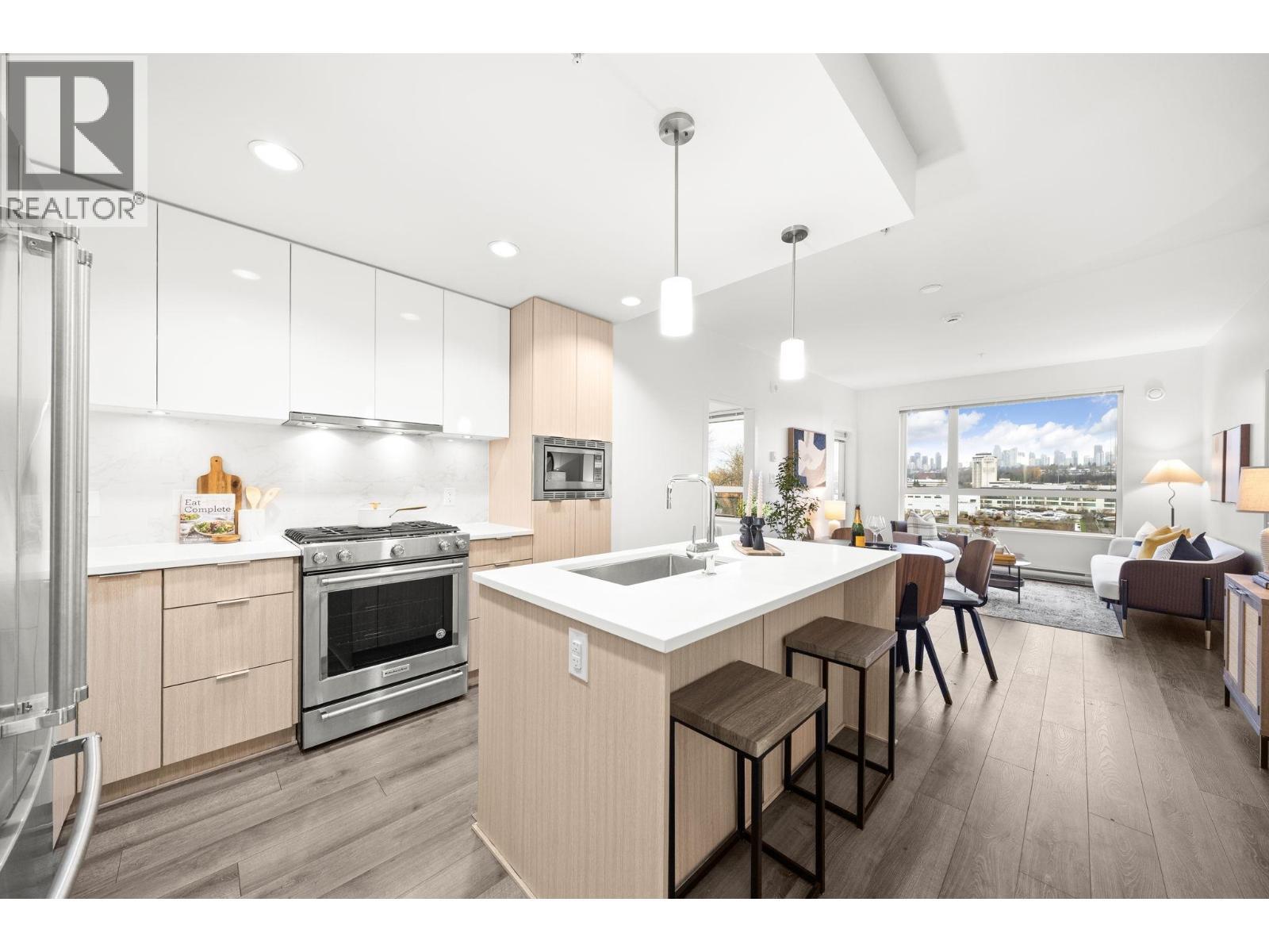 511 2188 Madison Avenue, Burnaby, BC - Indoor Photo Showing Kitchen With Upgraded Kitchen