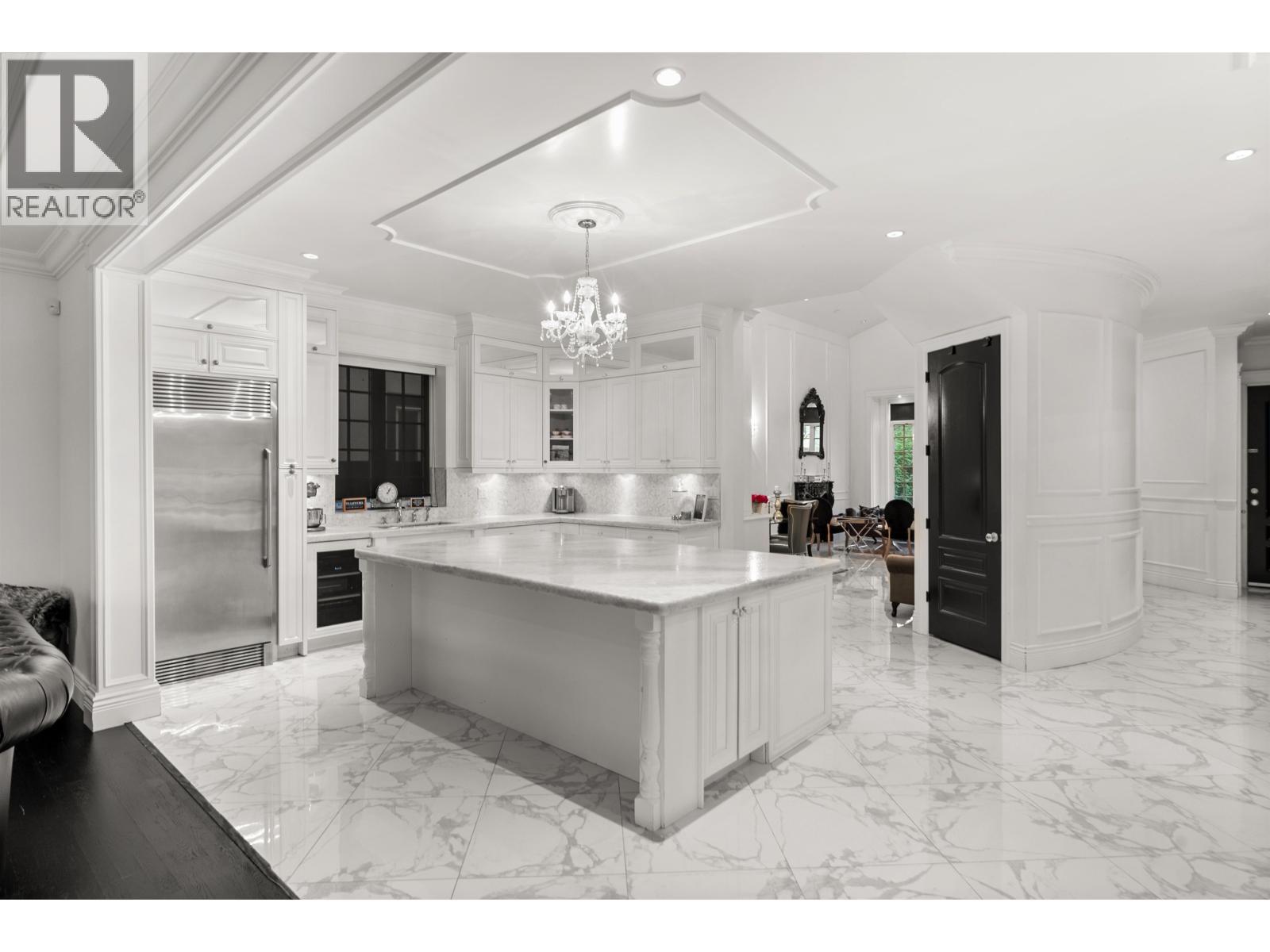 4434 60B Street, Delta, BC - Indoor Photo Showing Kitchen