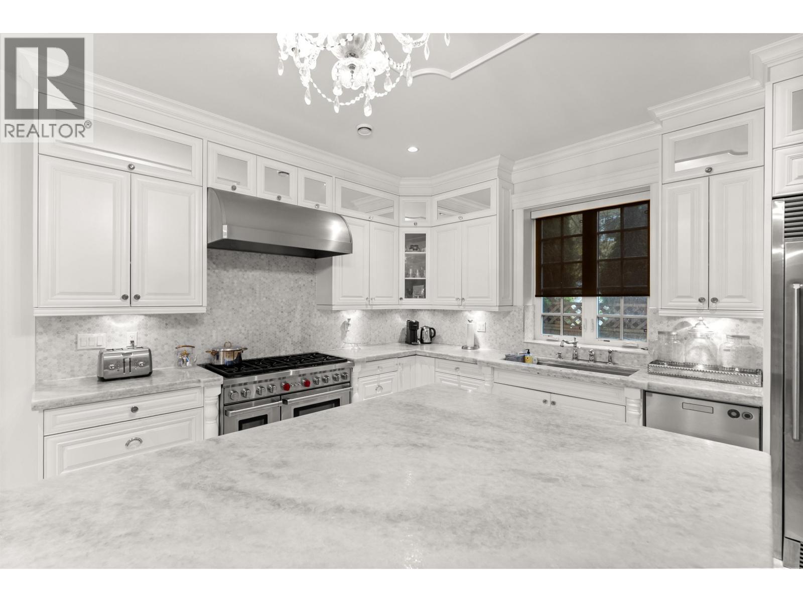 4434 60B Street, Delta, BC - Indoor Photo Showing Kitchen With Upgraded Kitchen