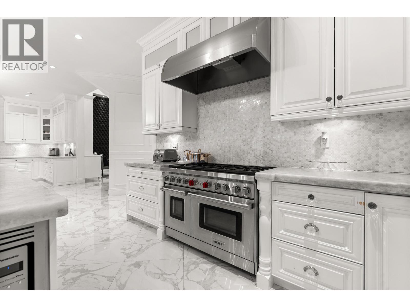 4434 60B Street, Delta, BC - Indoor Photo Showing Kitchen With Upgraded Kitchen