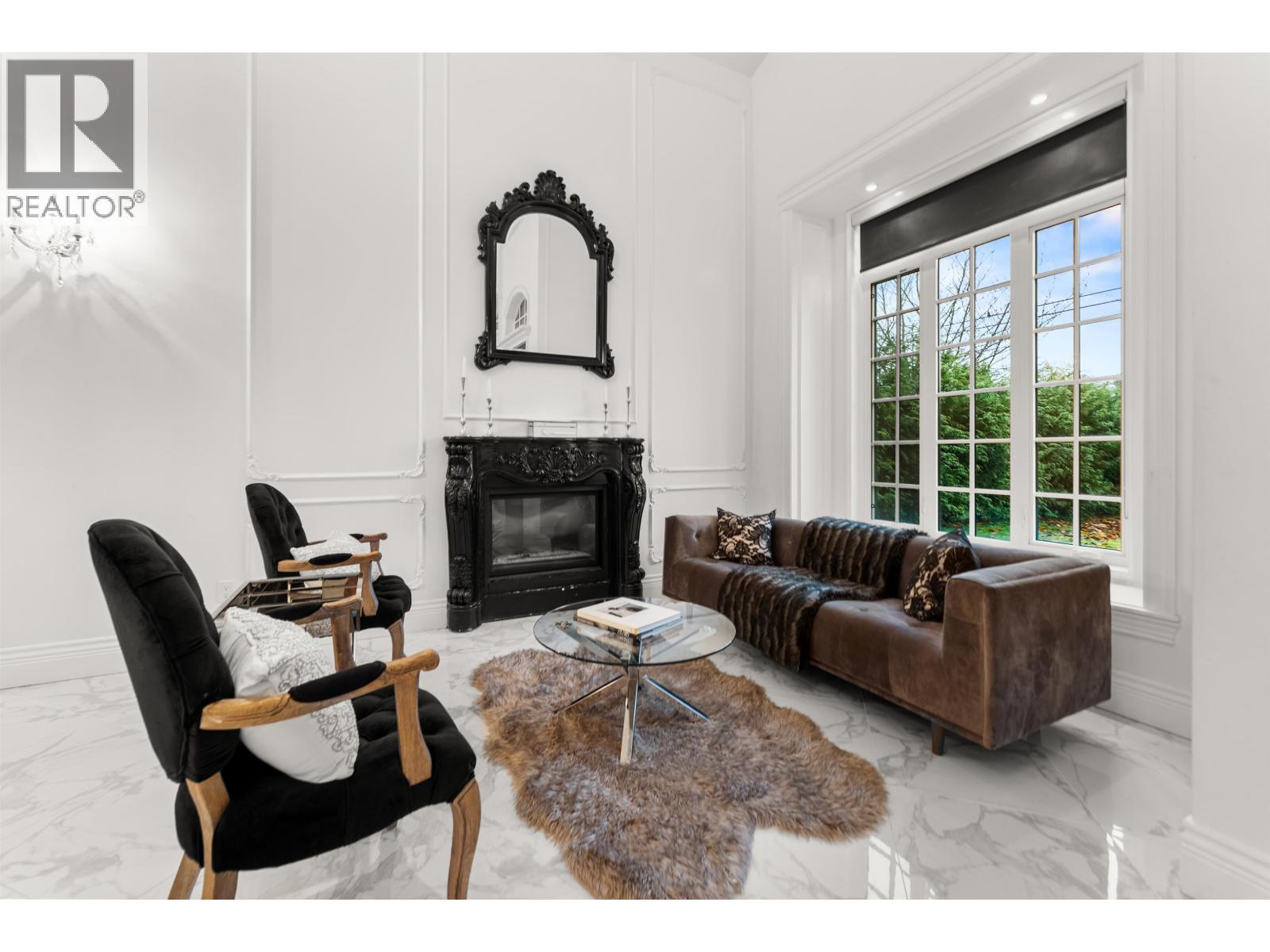 4434 60B Street, Delta, BC - Indoor Photo Showing Living Room With Fireplace