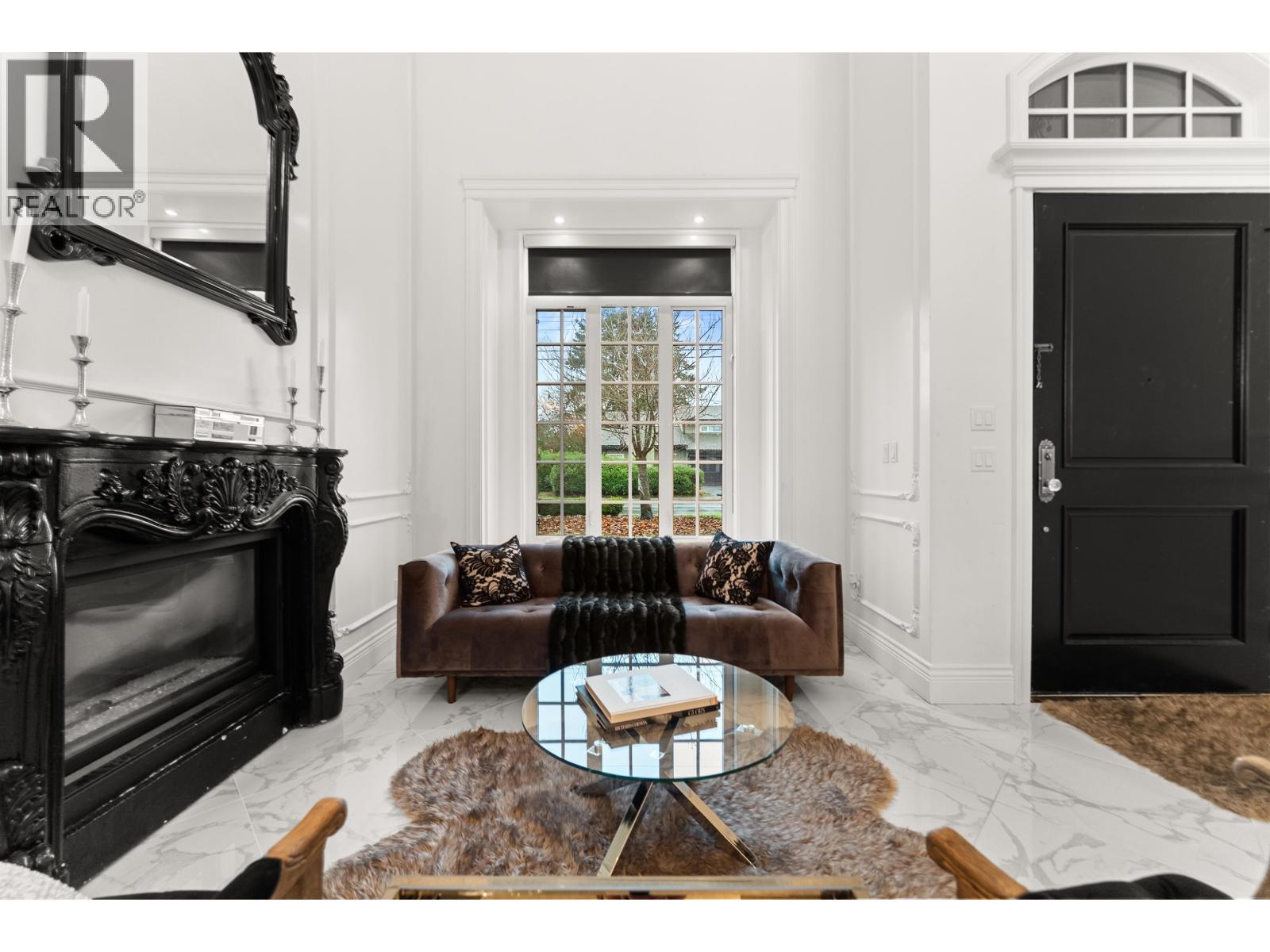 4434 60B Street, Delta, BC - Indoor Photo Showing Living Room With Fireplace