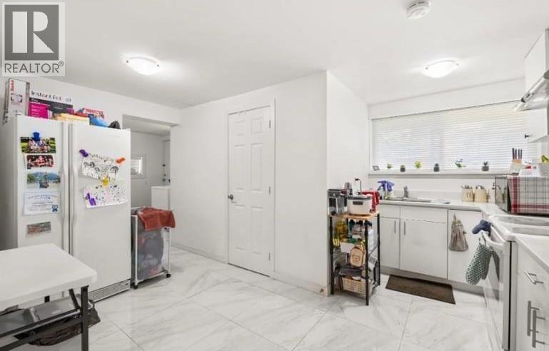 Lower 1106 Duthie Avenue, Burnaby, BC - Indoor Photo Showing Laundry Room