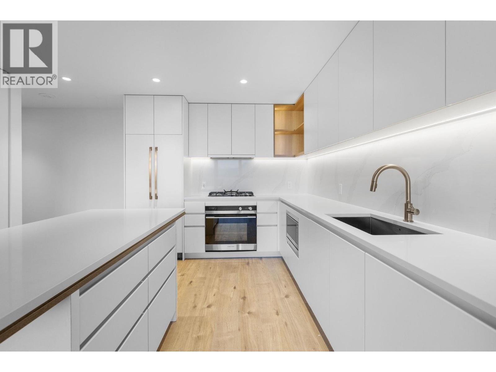 4001 720 Farrow Street, Coquitlam, BC - Indoor Photo Showing Kitchen With Upgraded Kitchen