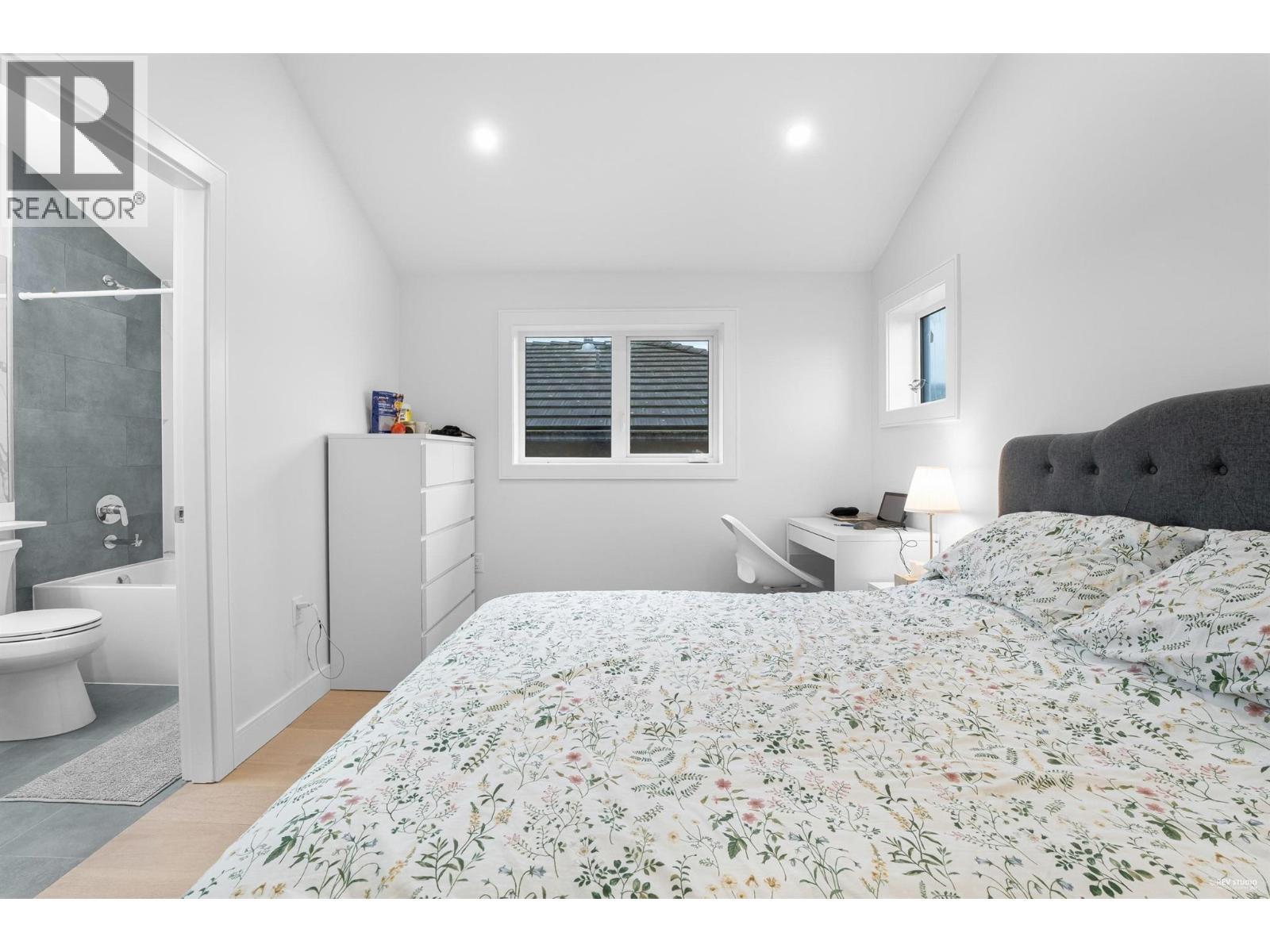 2881 E Georgia Street, Vancouver, BC - Indoor Photo Showing Bedroom
