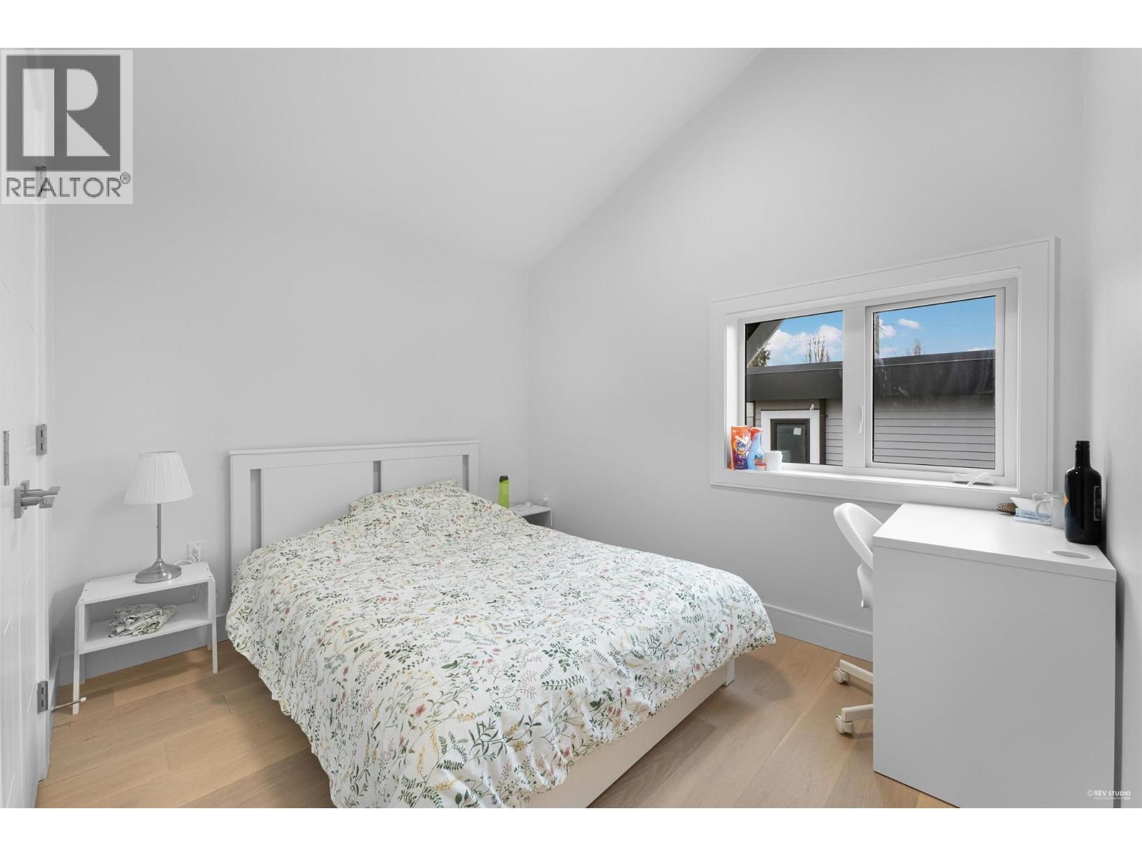 2881 E Georgia Street, Vancouver, BC - Indoor Photo Showing Bedroom