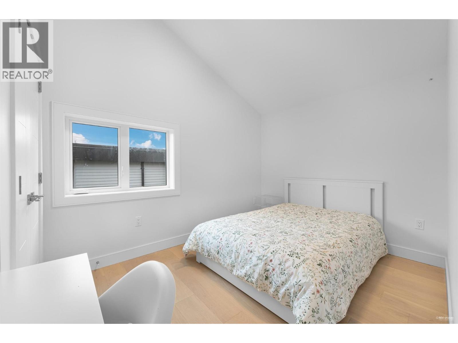 2881 E Georgia Street, Vancouver, BC - Indoor Photo Showing Bedroom