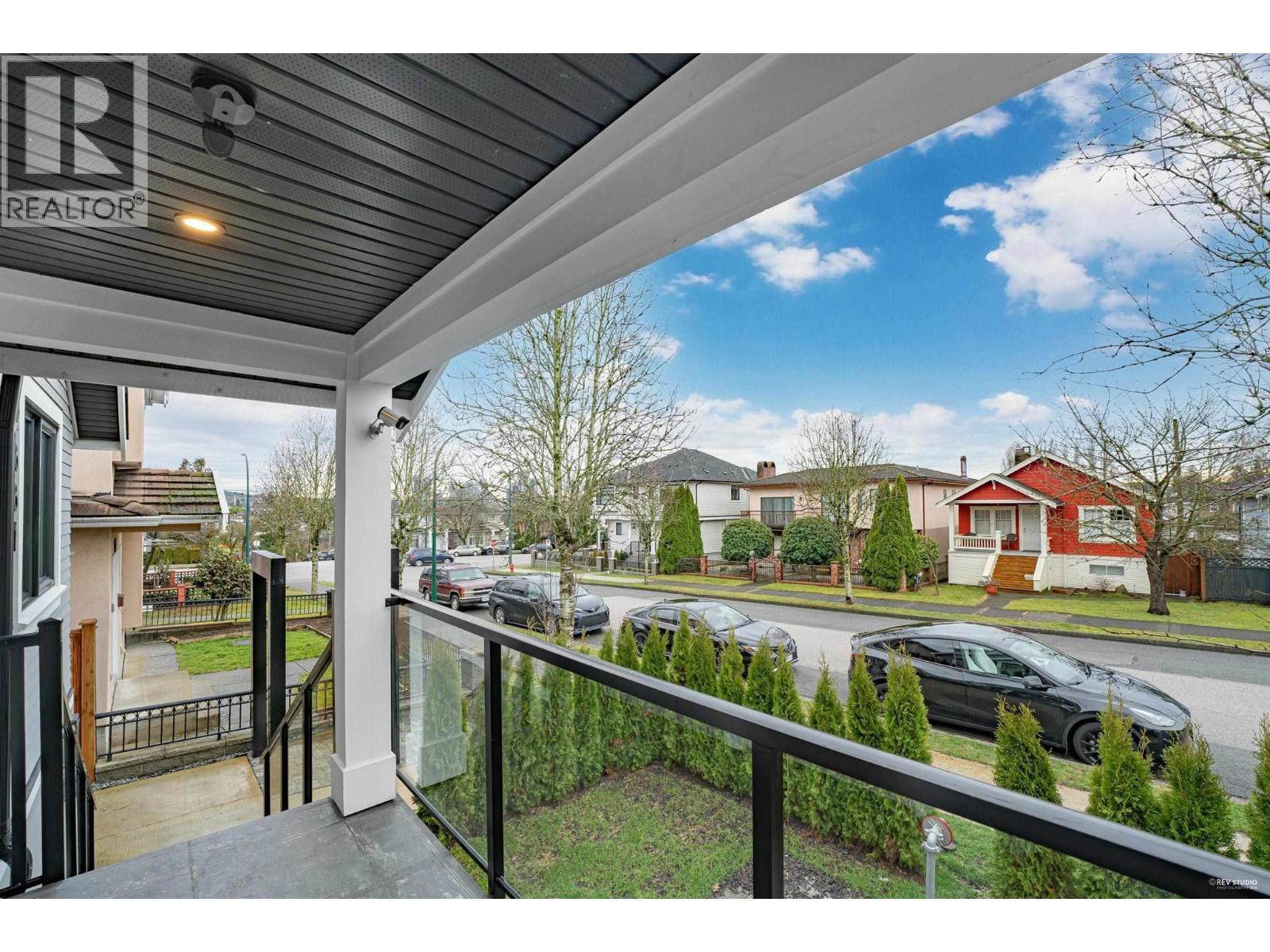 2881 E Georgia Street, Vancouver, BC - Outdoor