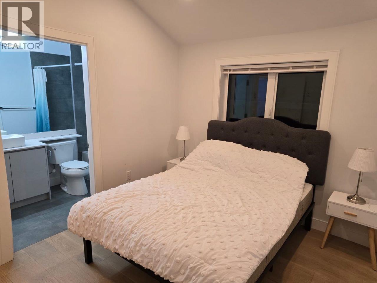 2881 E Georgia Street, Vancouver, BC - Indoor Photo Showing Bedroom