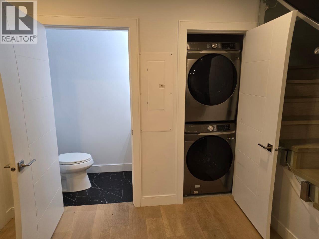 2881 E Georgia Street, Vancouver, BC - Indoor Photo Showing Laundry Room