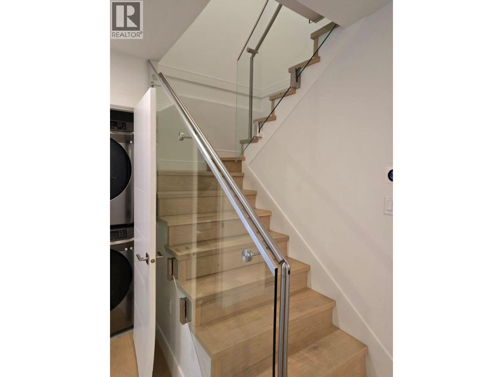 2881 E Georgia Street, Vancouver, BC - Indoor Photo Showing Other Room