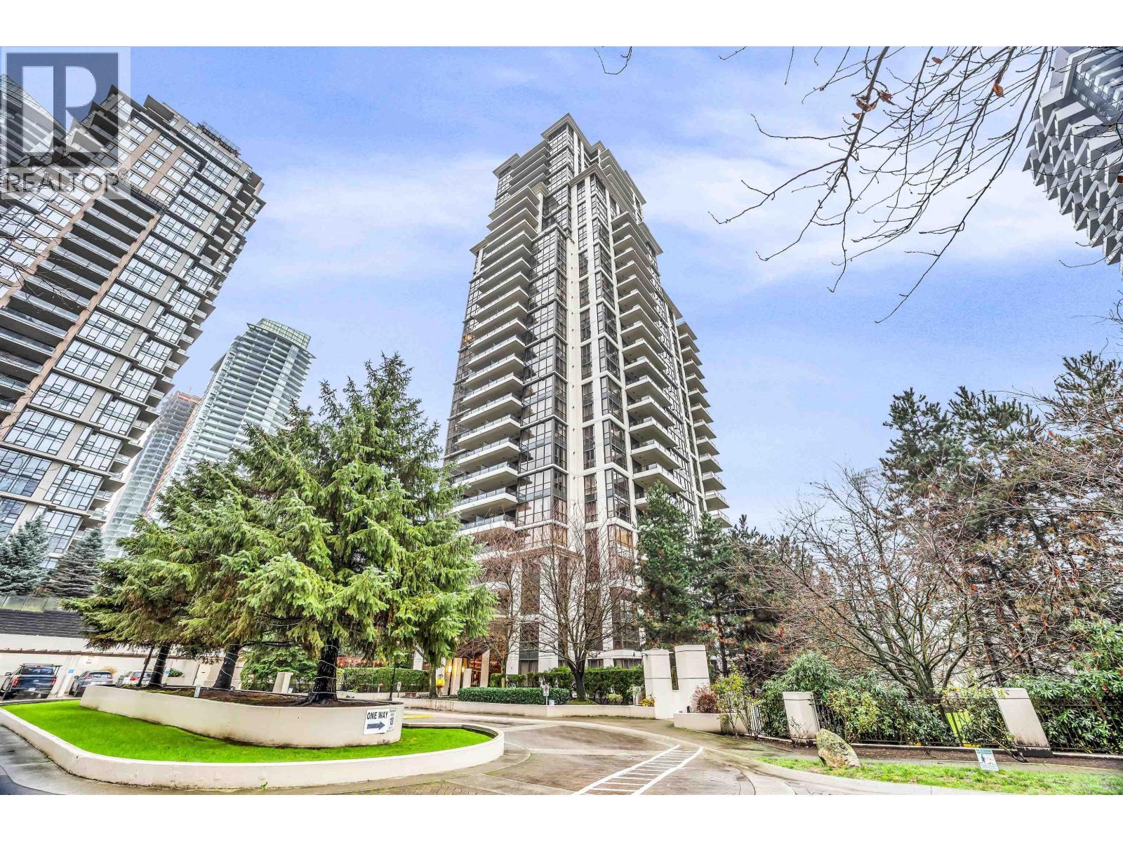 201 2138 Madison Avenue, Burnaby, BC - Outdoor With Facade