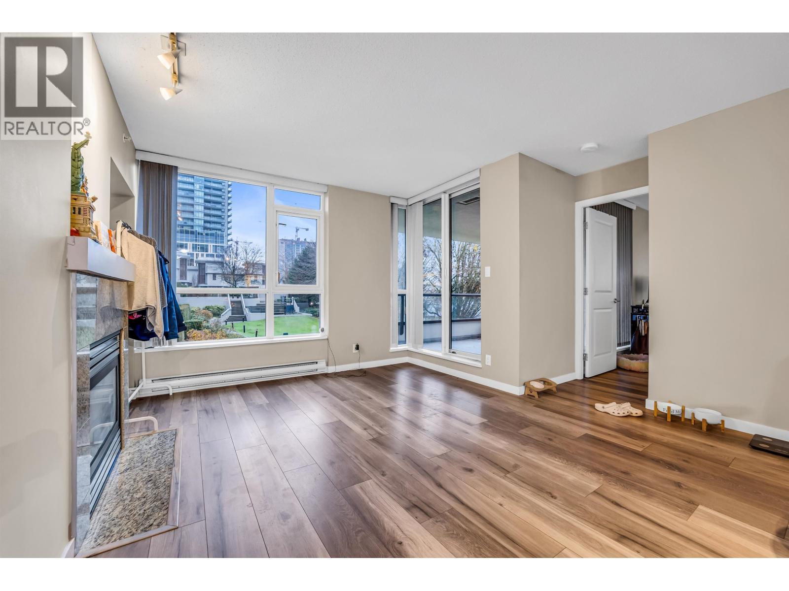 201 2138 Madison Avenue, Burnaby, BC - Indoor