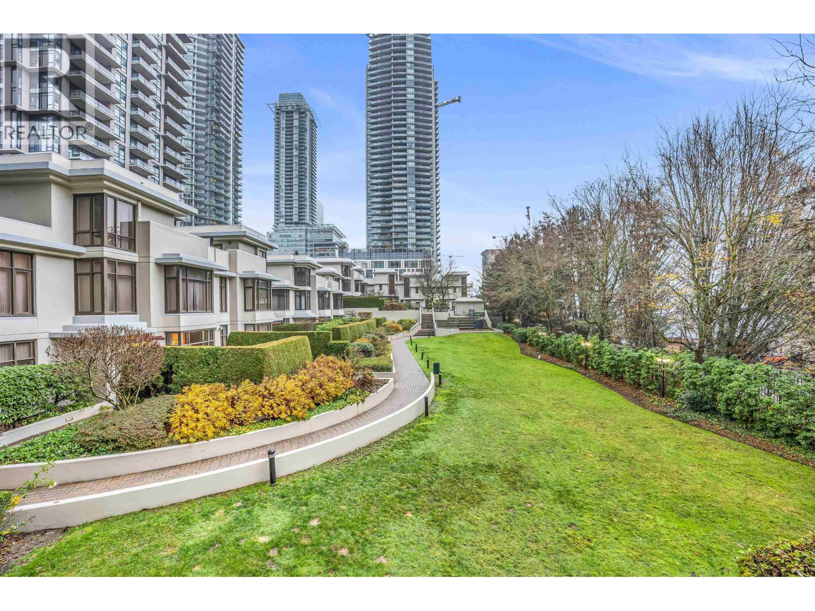 201 2138 Madison Avenue, Burnaby, BC - Outdoor