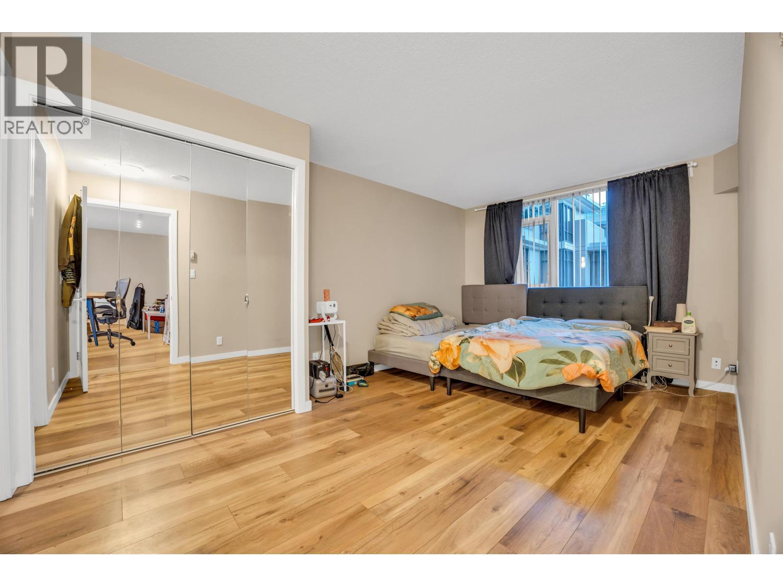 201 2138 Madison Avenue, Burnaby, BC - Indoor Photo Showing Bedroom