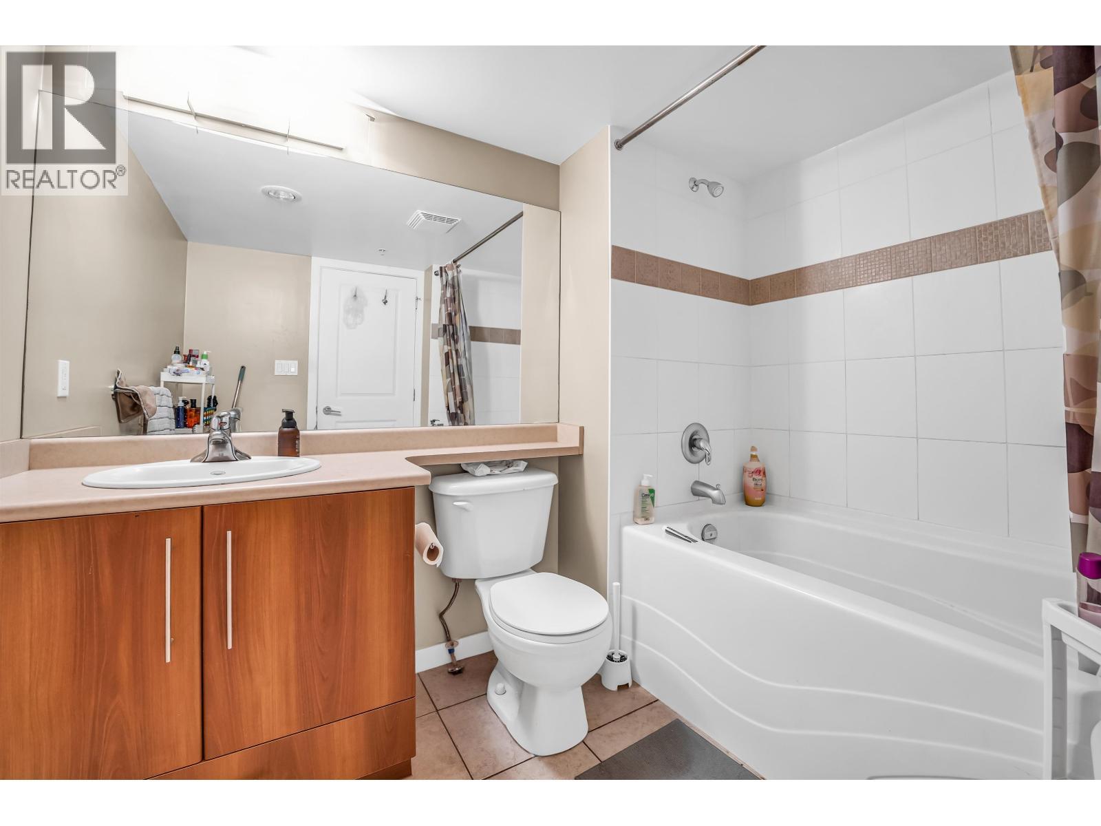 201 2138 Madison Avenue, Burnaby, BC - Indoor Photo Showing Bathroom