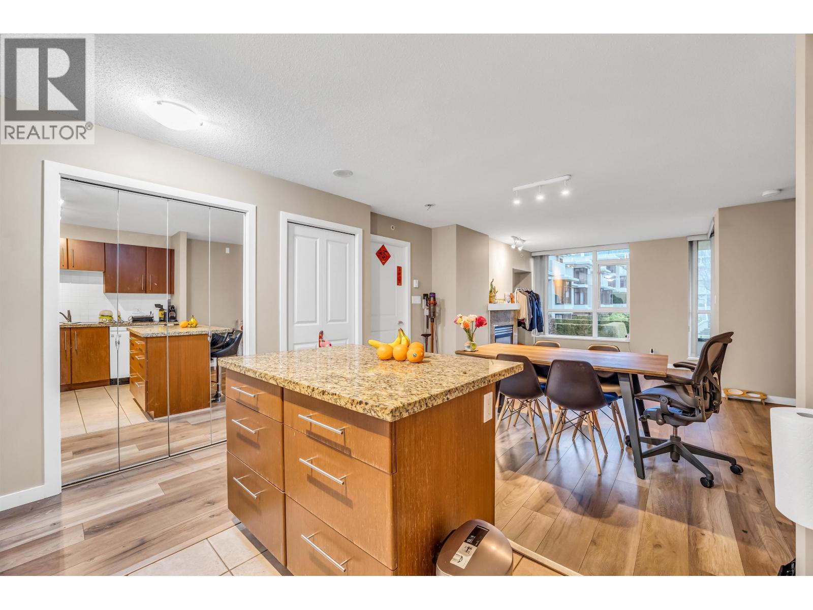 201 2138 Madison Avenue, Burnaby, BC - Indoor