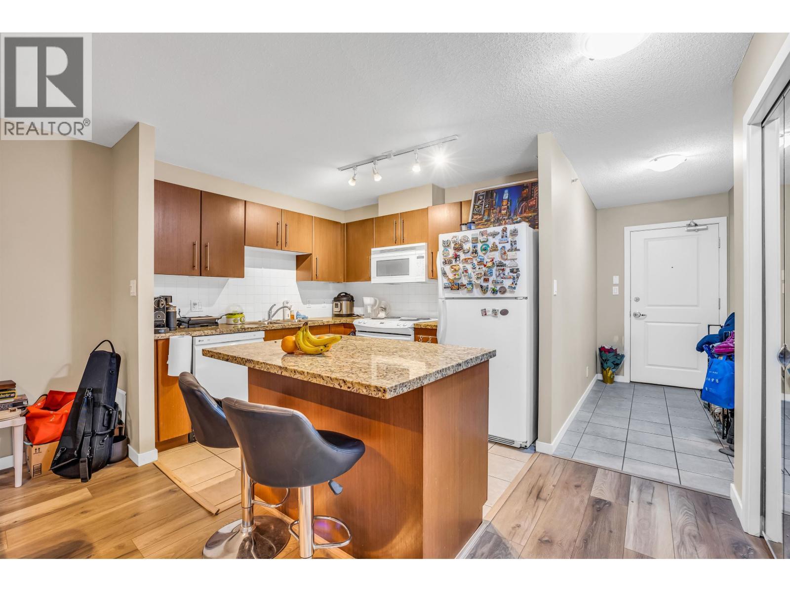 201 2138 Madison Avenue, Burnaby, BC - Indoor