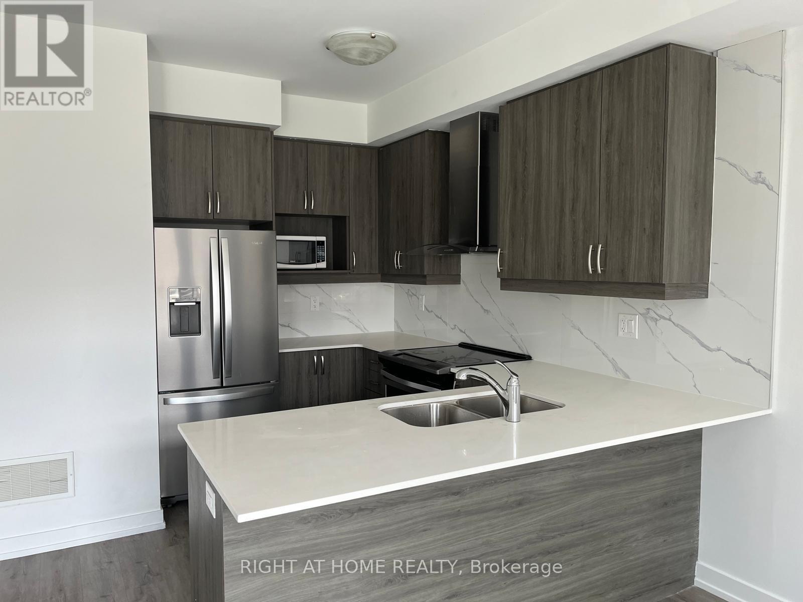 274 Dalhousie Street, Vaughan (Vaughan Grove), ON - Indoor Photo Showing Kitchen With Stainless Steel Kitchen With Double Sink