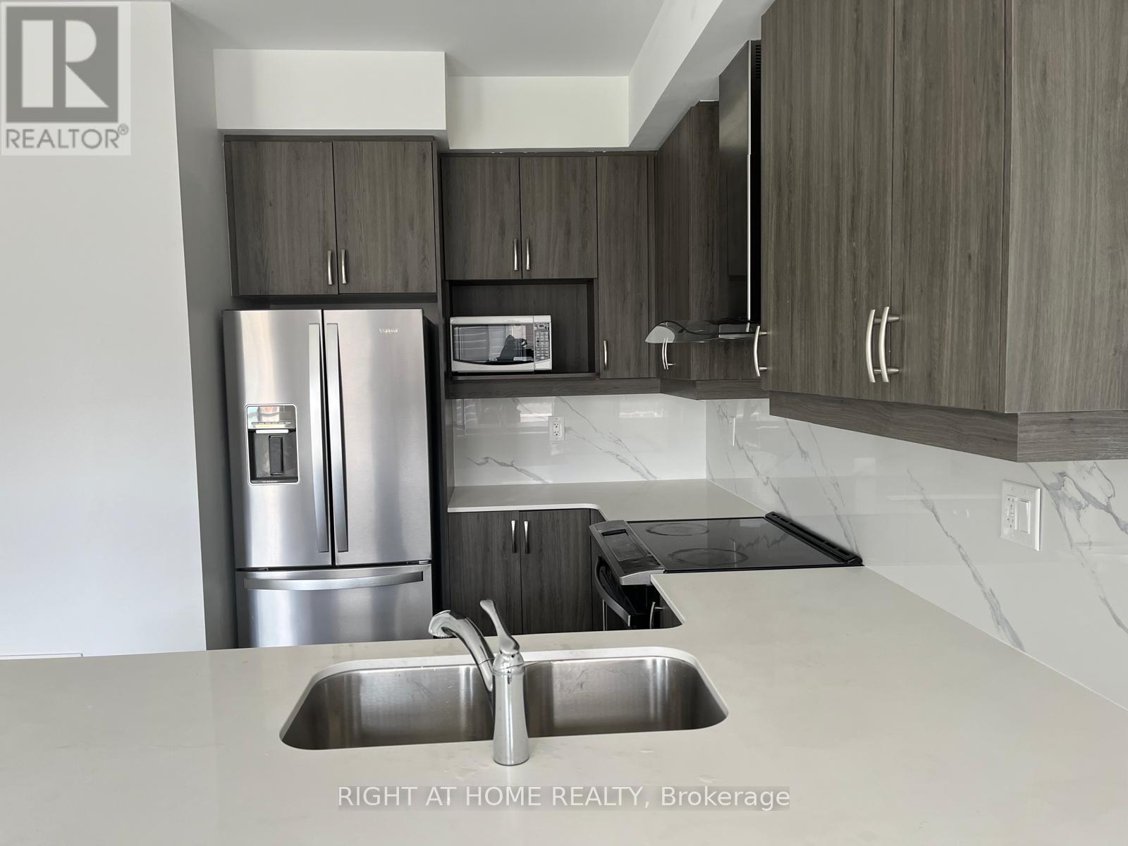 274 Dalhousie Street, Vaughan (Vaughan Grove), ON - Indoor Photo Showing Kitchen With Stainless Steel Kitchen With Double Sink