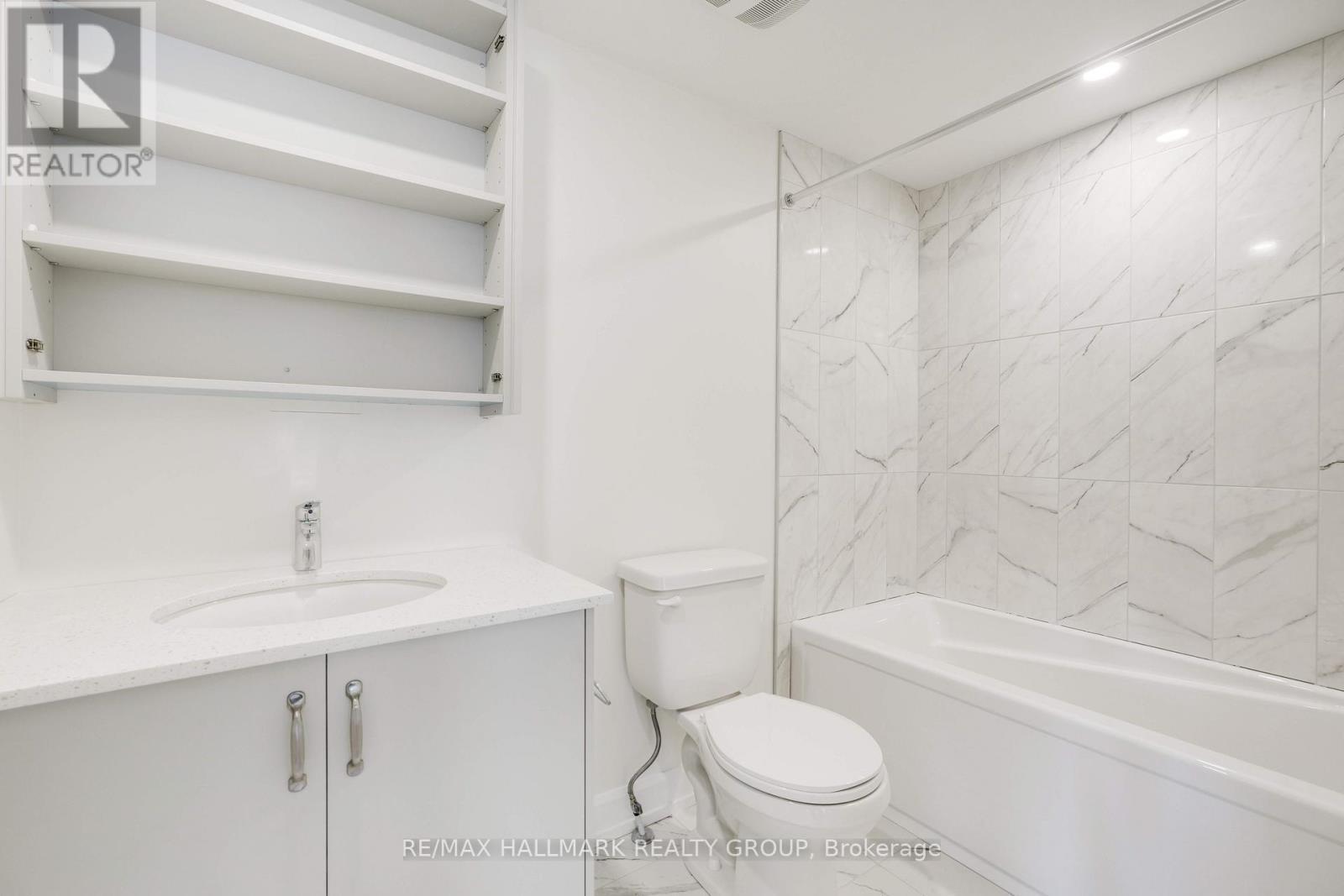 B - 958 Fisher Avenue, Ottawa, ON - Indoor Photo Showing Bathroom