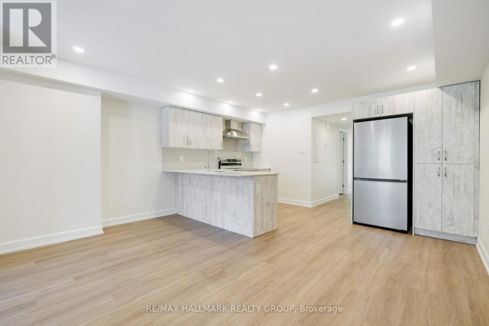 B - 958 Fisher Avenue, Ottawa, ON - Indoor Photo Showing Kitchen