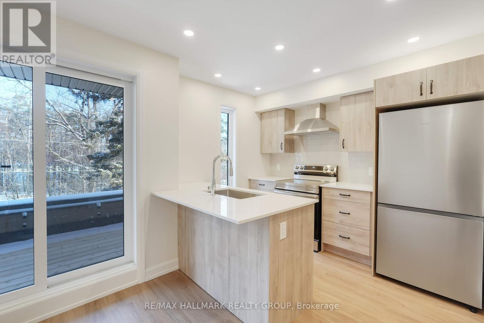 A - 958 Fisher Avenue, Ottawa, ON - Indoor Photo Showing Kitchen With Stainless Steel Kitchen With Upgraded Kitchen