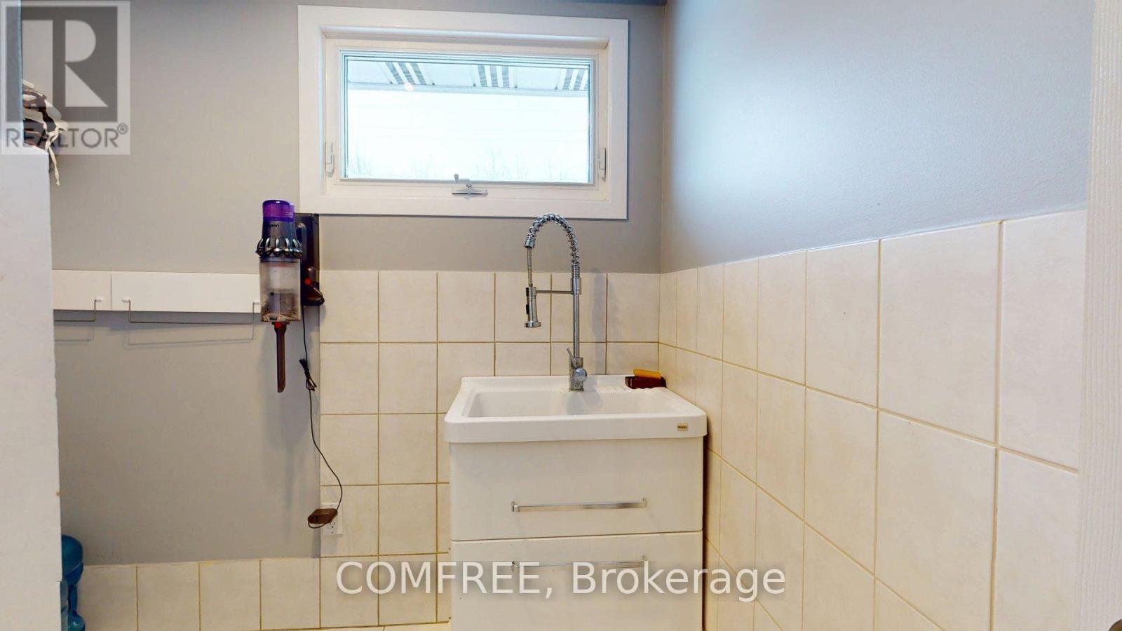 1500 Du Golf Road, Clarence-Rockland, ON - Indoor Photo Showing Bathroom