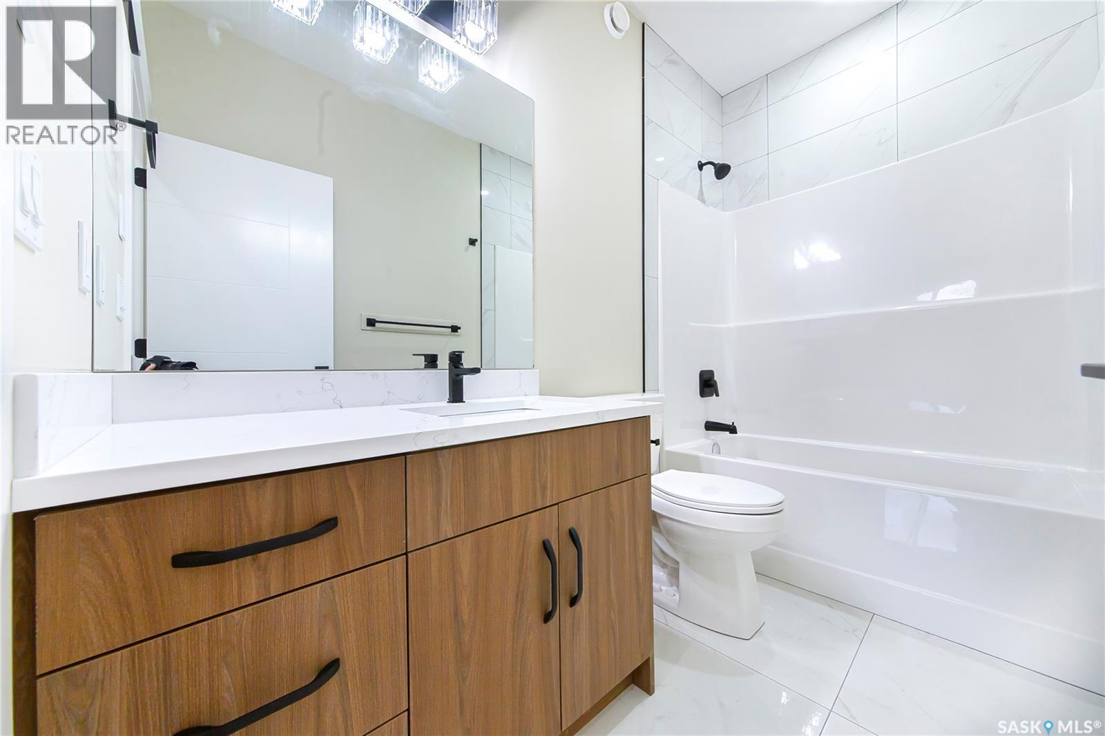 355 Sharma Lane, Saskatoon, SK - Indoor Photo Showing Bathroom