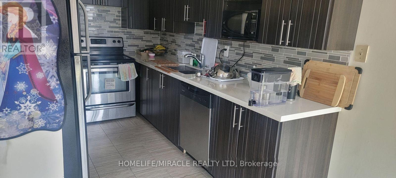 1407 - 10 Markbrook Lane, Toronto, ON - Indoor Photo Showing Kitchen With Double Sink