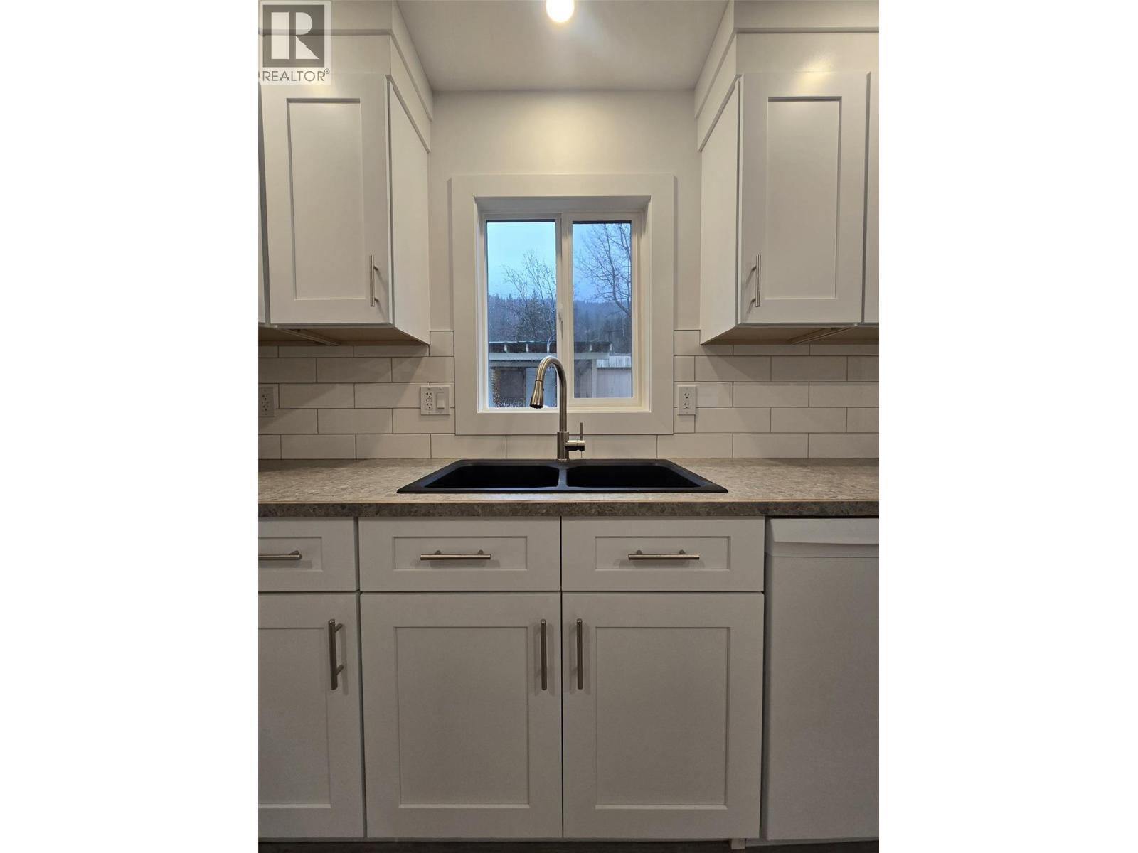 4029 Broadwater Road Unit# 9, Robson, BC