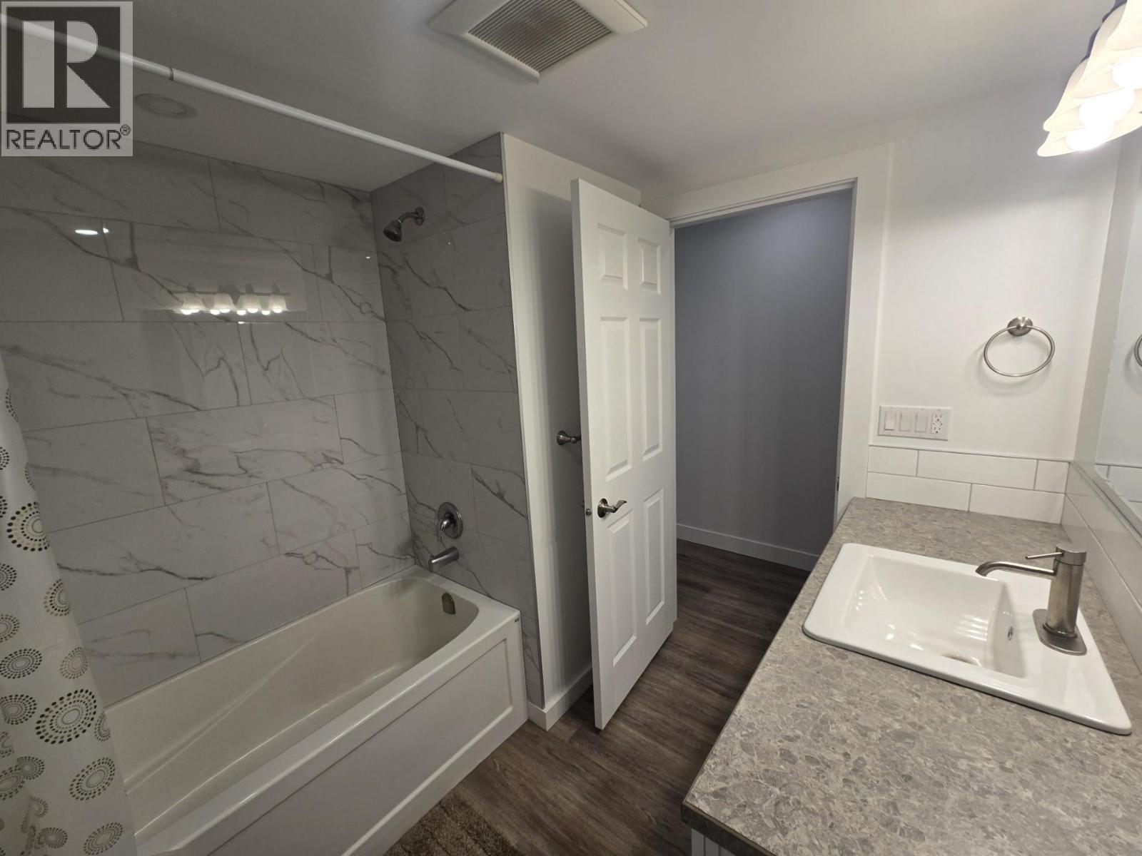 4029 Broadwater Road Unit# 9, Robson, BC