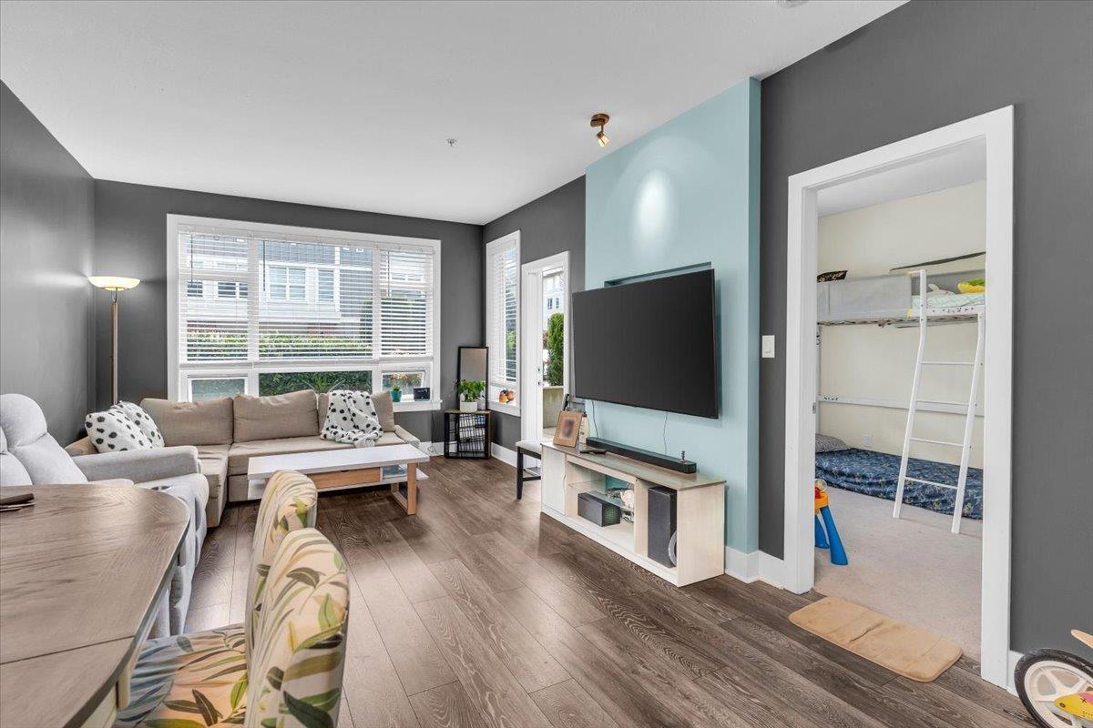 A119 20211 66 Avenue, Langley, BC - Indoor Photo Showing Living Room