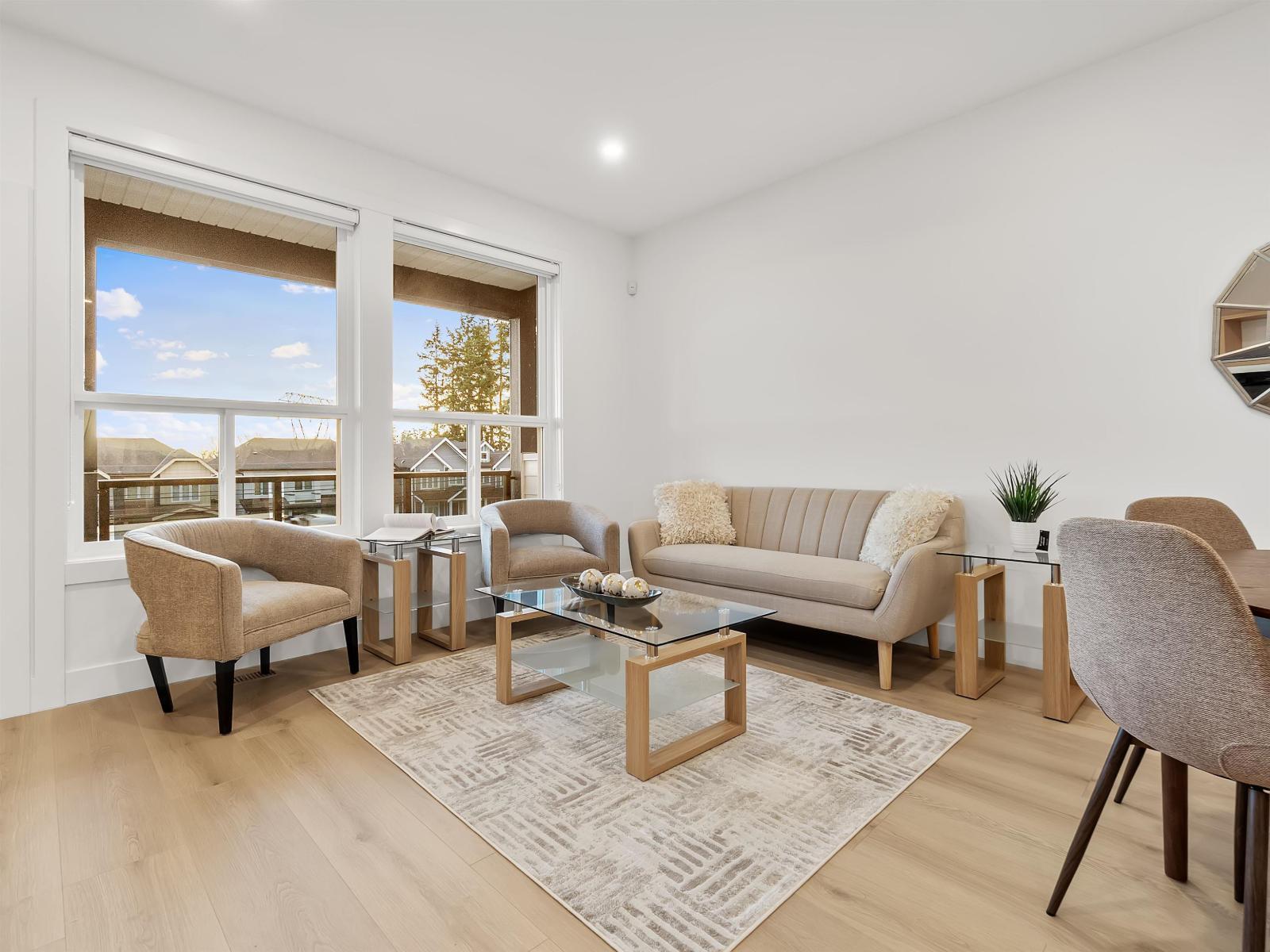 101 16693 16 Avenue, Surrey, BC - Indoor Photo Showing Living Room
