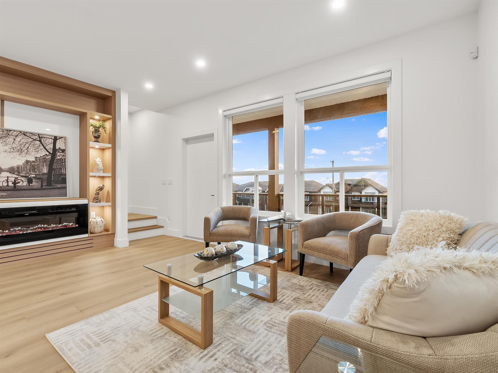101 16693 16 Avenue, Surrey, BC - Indoor Photo Showing Living Room