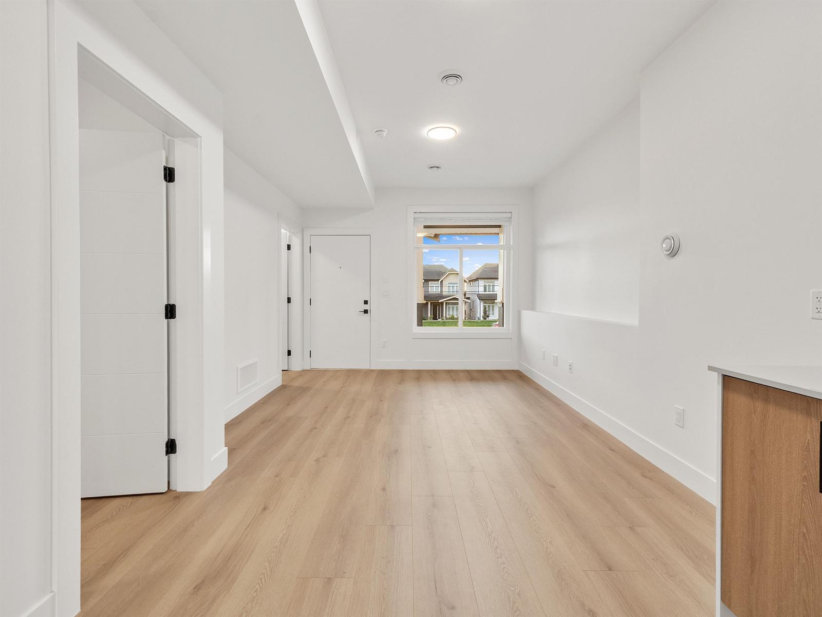 101 16693 16 Avenue, Surrey, BC - Indoor Photo Showing Other Room