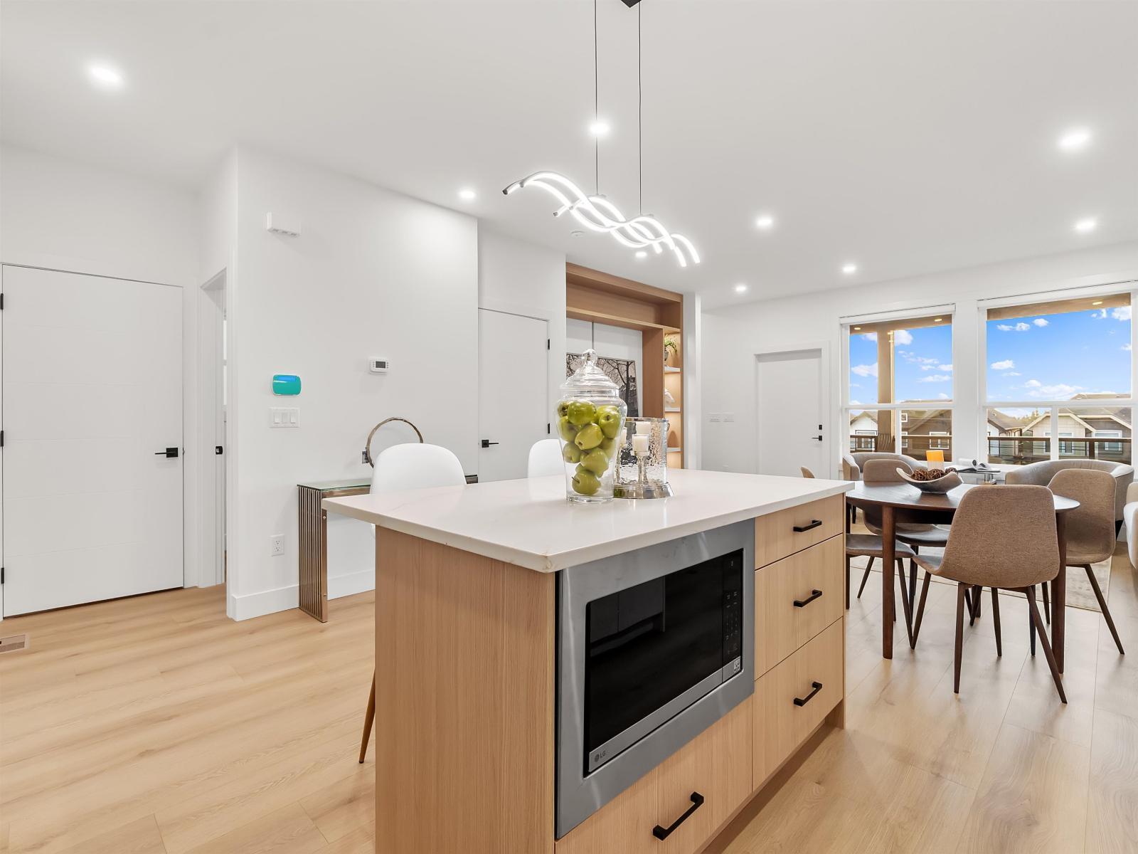 101 16693 16 Avenue, Surrey, BC - Indoor