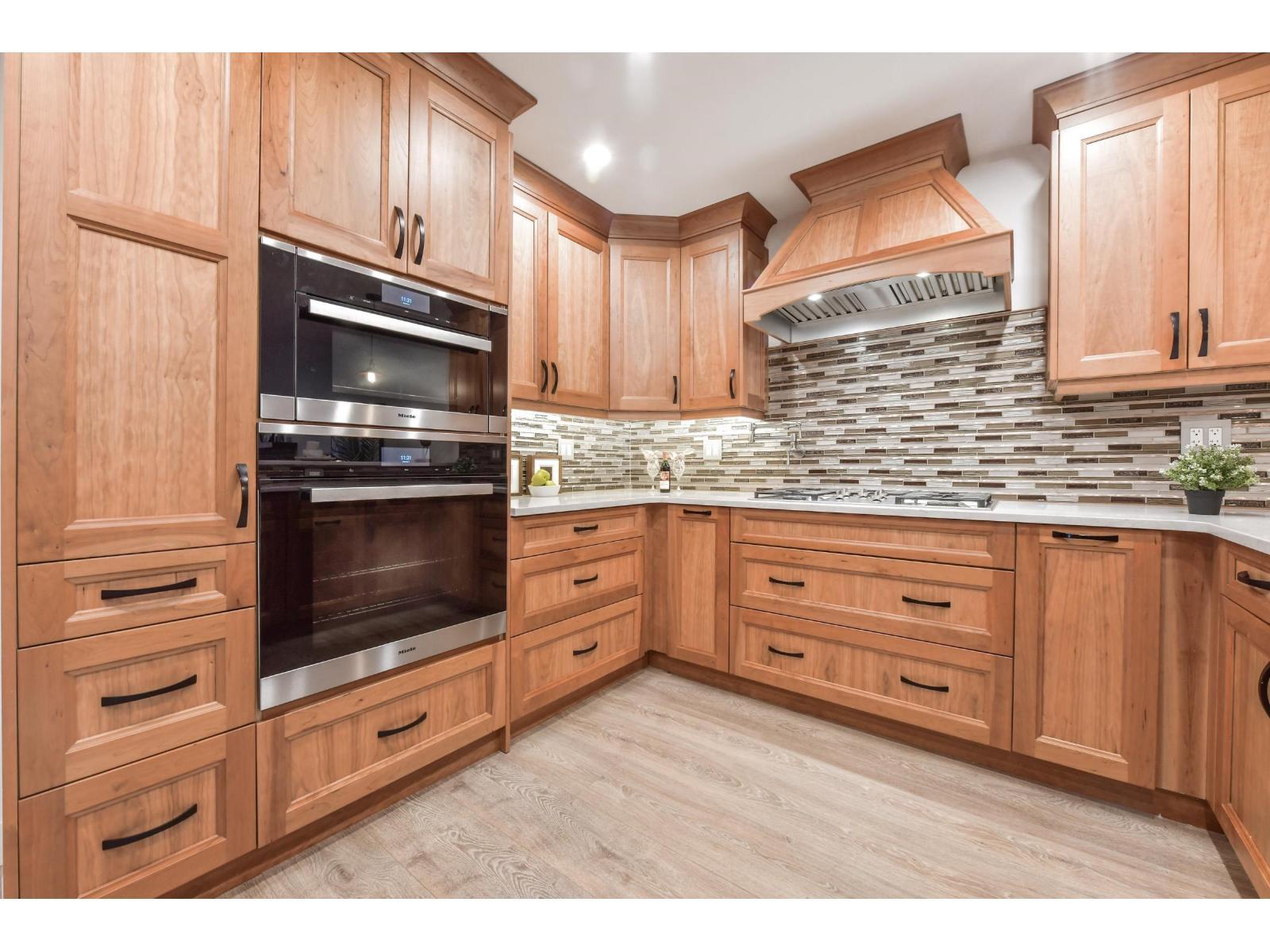 6035 172B Street, Surrey, BC - Indoor Photo Showing Kitchen