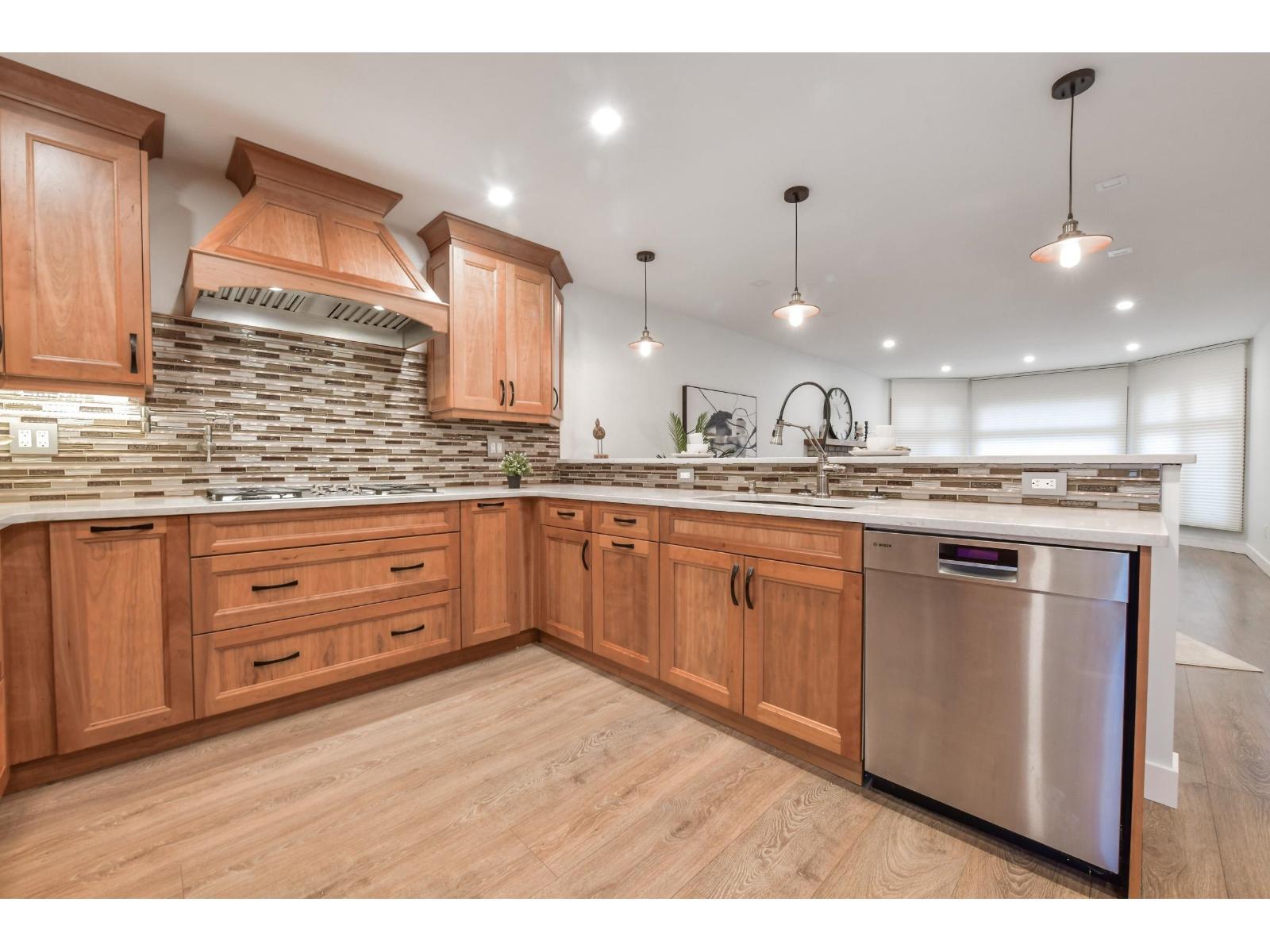 6035 172B Street, Surrey, BC - Indoor Photo Showing Kitchen With Upgraded Kitchen